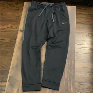 Nike men’s therma-fit joggers